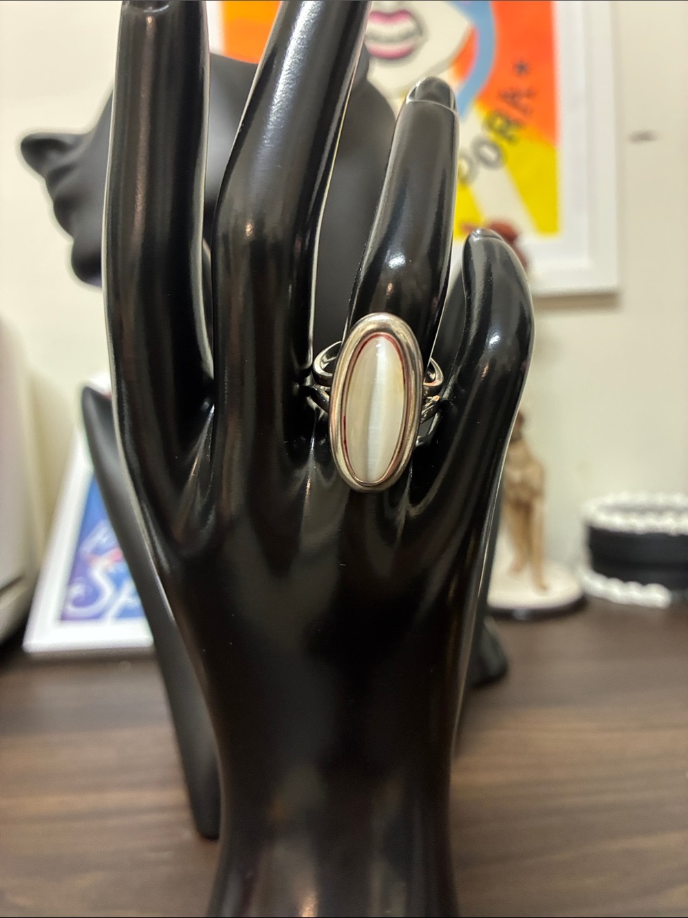 Vintage 1970s Silver Oval White Mother-of-Pearl Cabochon Ring Mid Century Modern
